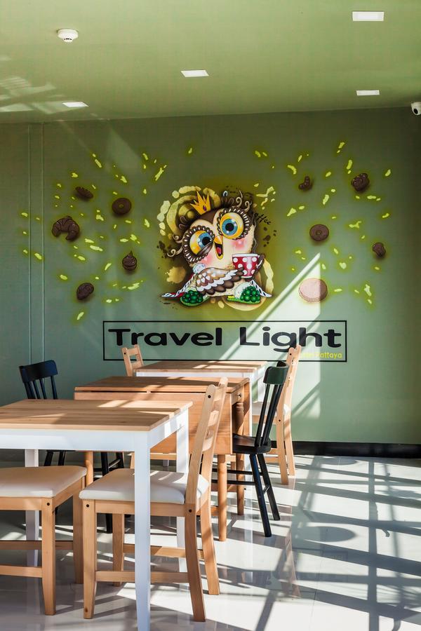 Travel Light Hostel Pattaya Buitenkant foto