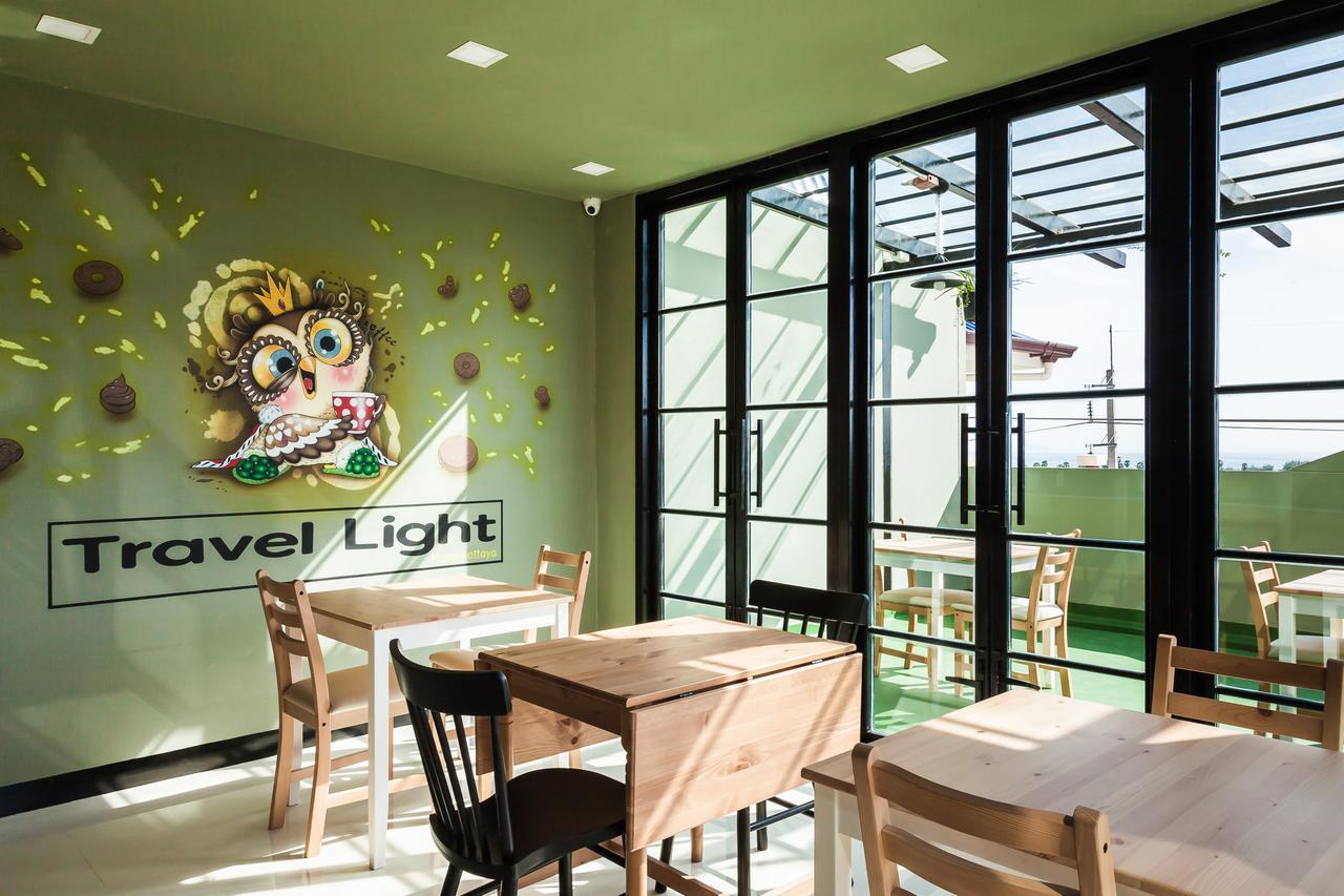 Travel Light Hostel Pattaya Buitenkant foto