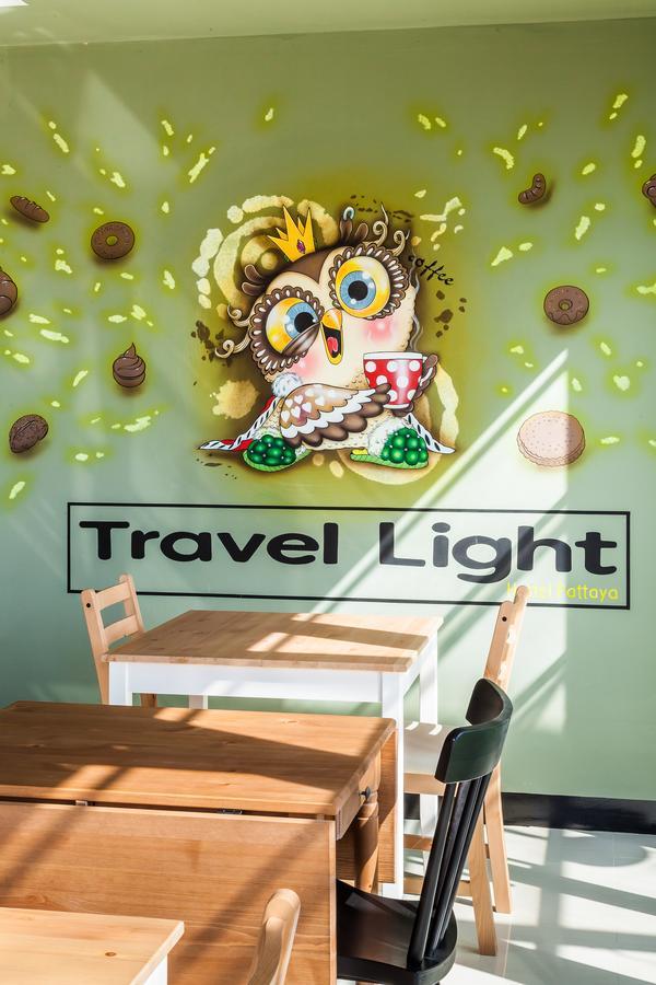 Travel Light Hostel Pattaya Buitenkant foto